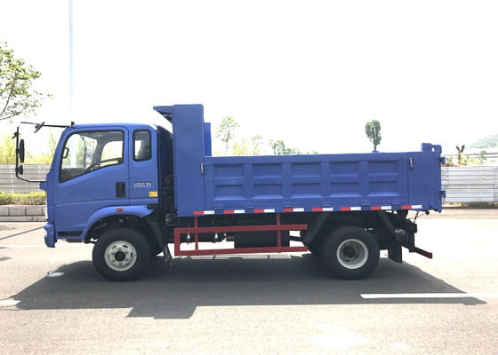 Double camion léger de l'essence 8000kg HOWO de cabine